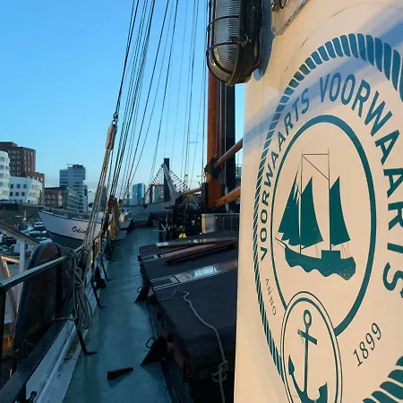 Botel Schiff Voorwaarts Im Hafen Von Dusseldorf